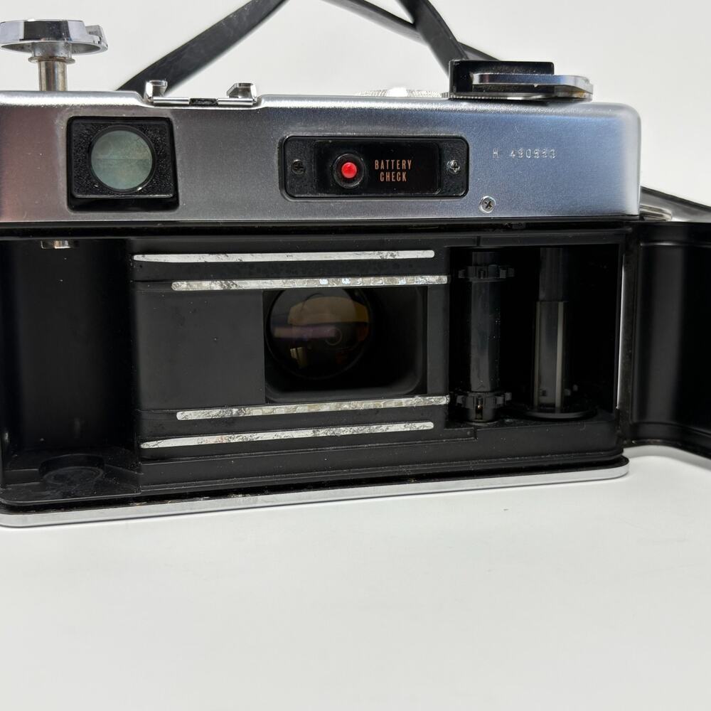 Yashica Electro 35 GSN 35mm Rangefinder w/45mm f1.7 Lens w/ Strap PARTS /REPAIR - Picture 12 of 12